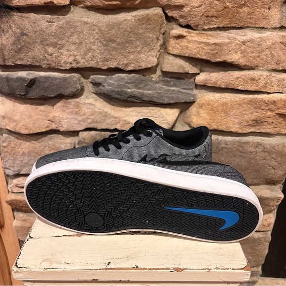 Nike SB check Gray and Black Low-Top Sneakers - Picture 5 of 5